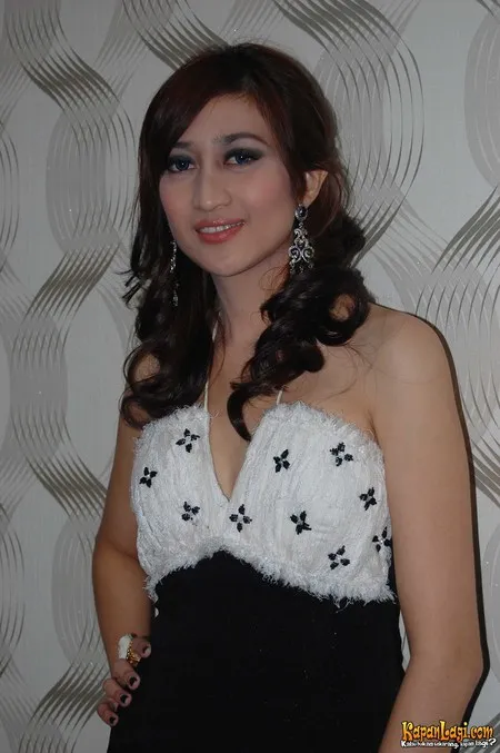 Foto Hemalia Putri