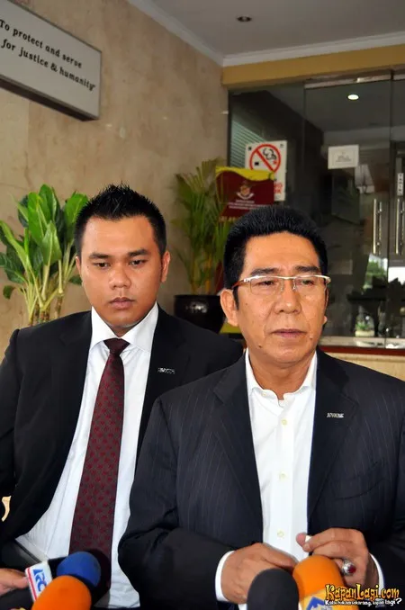 Foto Henry Yosodiningrat