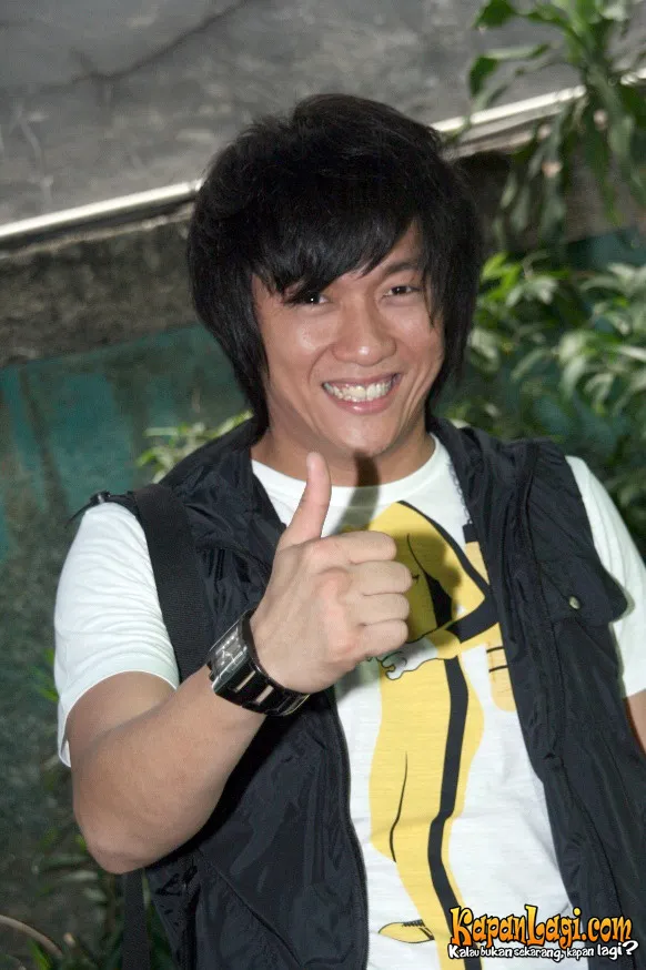 Sibuk sampai malam bukan alasan anak band untuk mangkir dari pola hidup sehat ©KapanLagi.com