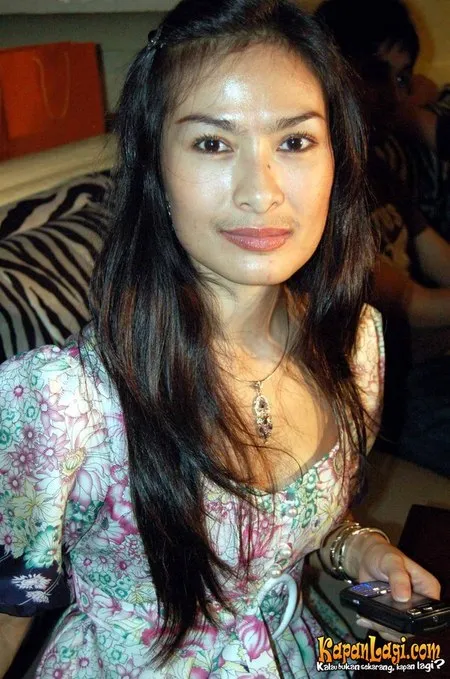 Foto Iis Dahlia