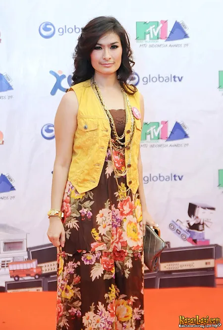 Foto Iis Dahlia