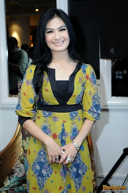 Foto Iis Dahlia