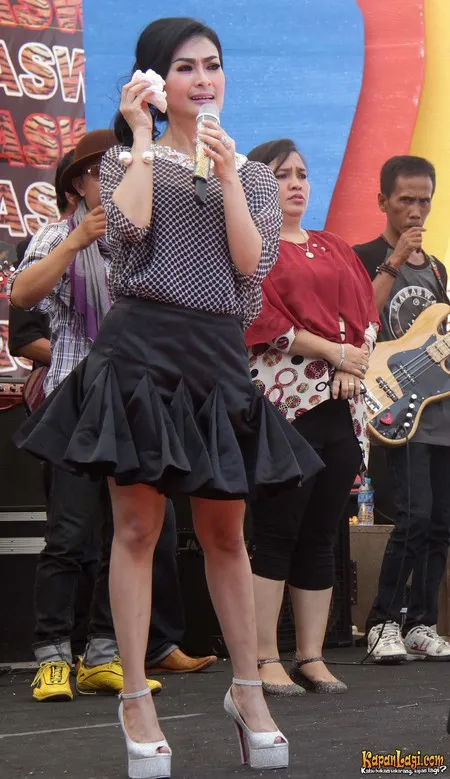Foto Iis Dahlia