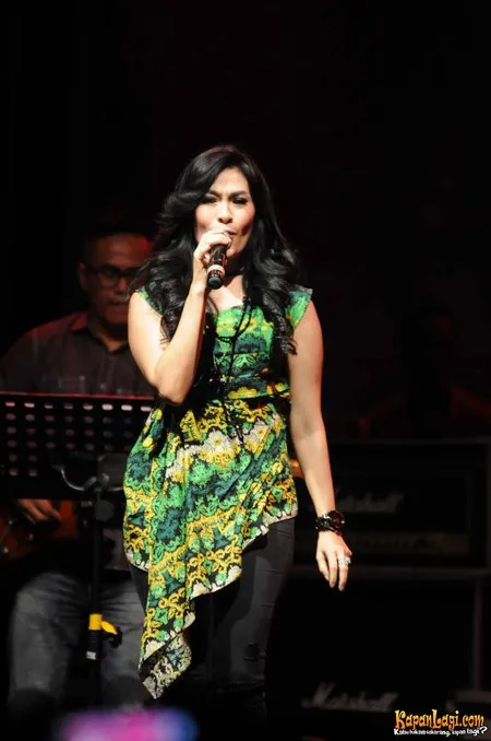 Foto Iis Dahlia
