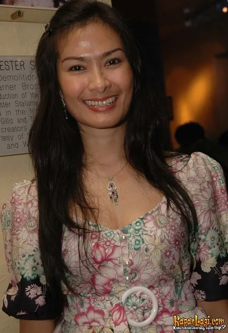 Foto Iis Dahlia