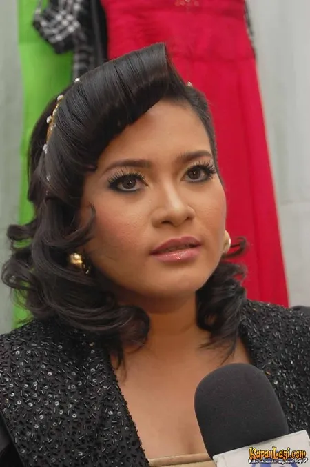 Foto Ikke Nurjanah
