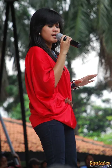 Foto Ikke Nurjanah