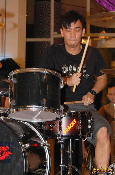 Foto Ikmal Tobing