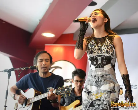 Foto Indah Dewi Pertiwi