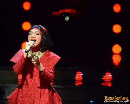 Foto Indah Nevertari