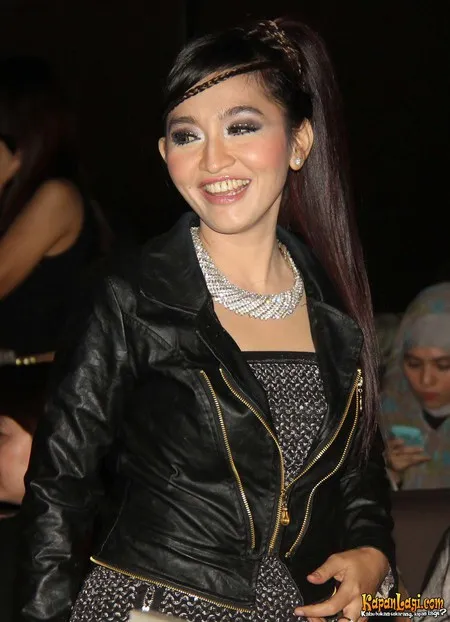 Foto Indah Sari