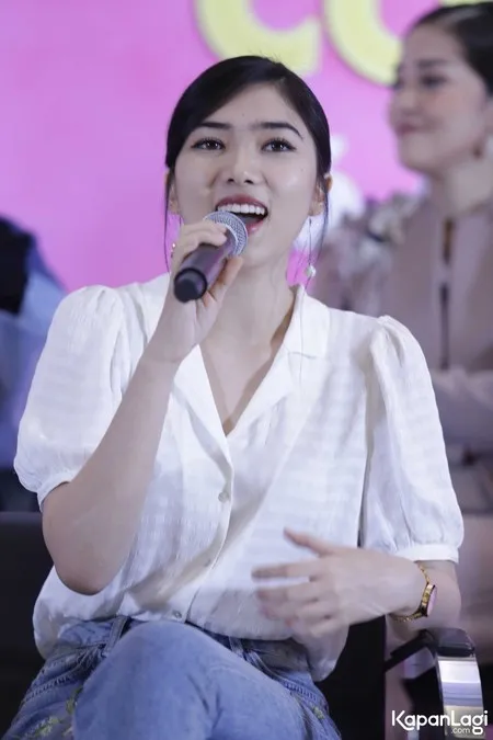 Foto Isyana Sarasvati