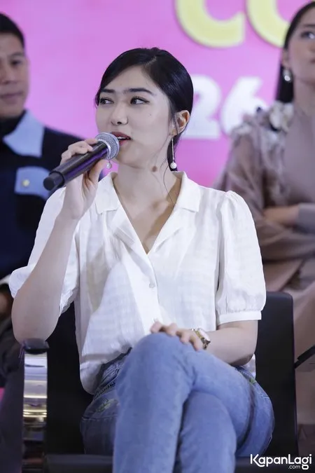 Foto Isyana Sarasvati