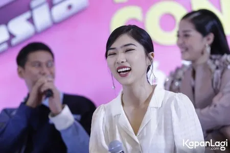 Foto Isyana Sarasvati