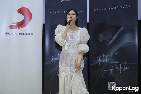 Foto Isyana Sarasvati