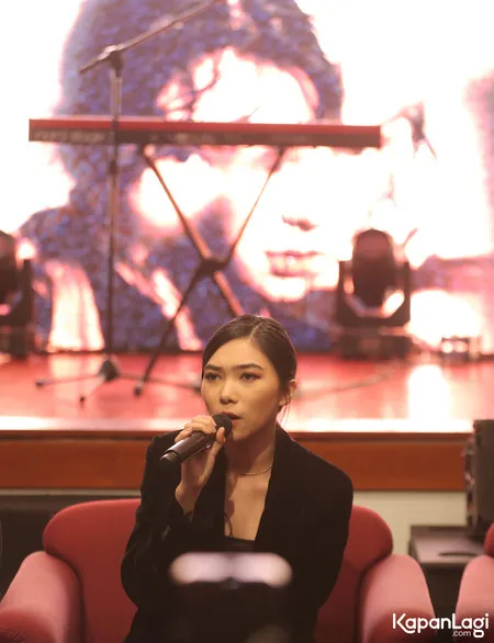 Foto Isyana Sarasvati