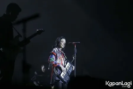 Foto Isyana Sarasvati