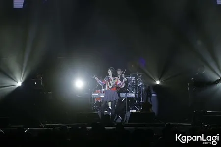 Foto Isyana Sarasvati