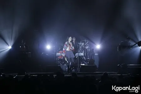 Foto Isyana Sarasvati