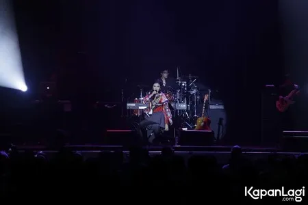 Foto Isyana Sarasvati