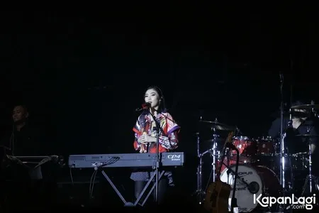 Foto Isyana Sarasvati