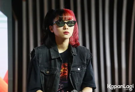 Foto Isyana Sarasvati