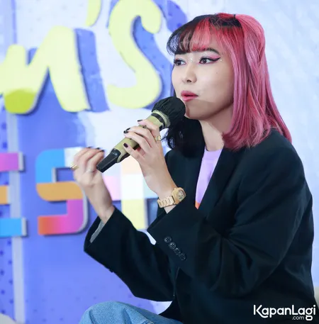 Foto Isyana Sarasvati