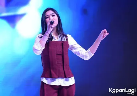 Foto Isyana Sarasvati