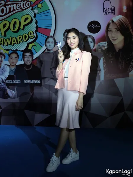 Foto Isyana Sarasvati