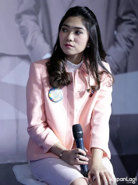 Foto Isyana Sarasvati