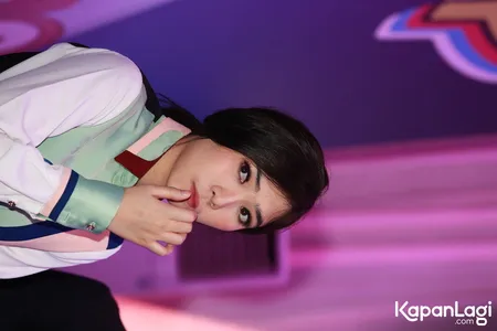 Foto Isyana Sarasvati