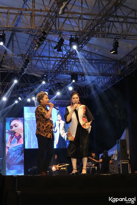 Foto Isyana Sarasvati
