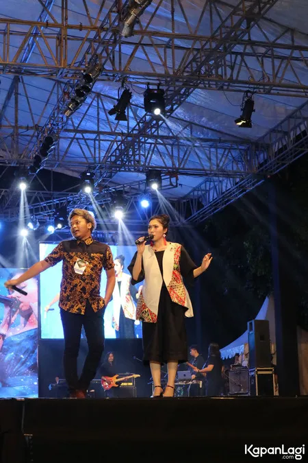 Foto Isyana Sarasvati