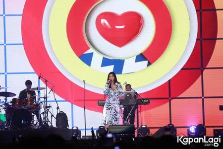 Foto Isyana Sarasvati
