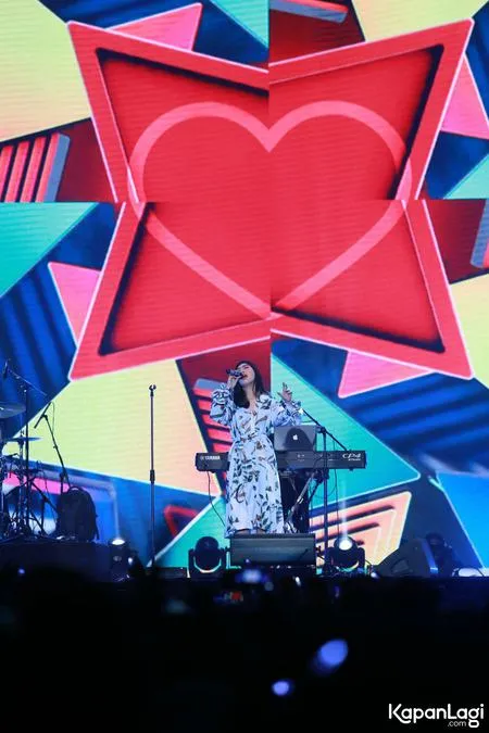 Foto Isyana Sarasvati