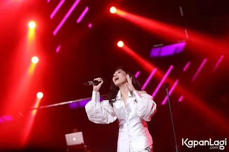 Foto Isyana Sarasvati