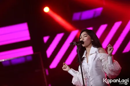 Foto Isyana Sarasvati