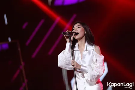 Foto Isyana Sarasvati