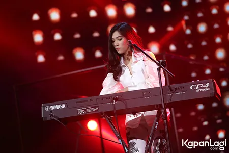 Foto Isyana Sarasvati