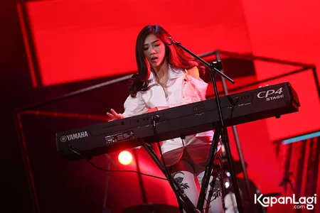 Foto Isyana Sarasvati