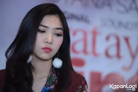 Foto Isyana Sarasvati