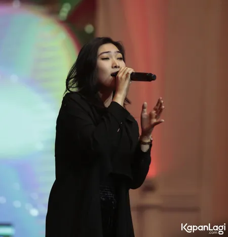 Foto Isyana Sarasvati