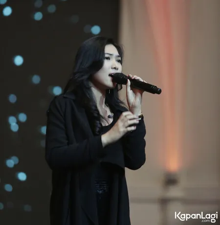 Foto Isyana Sarasvati