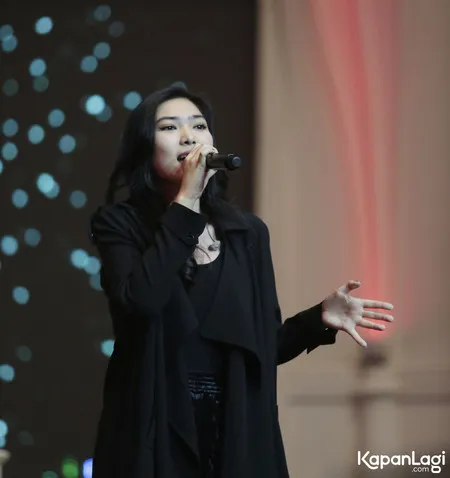 Foto Isyana Sarasvati