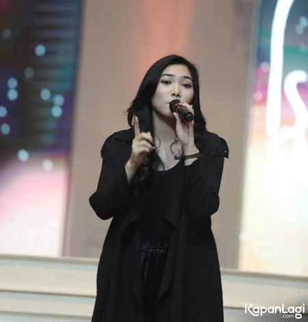 Foto Isyana Sarasvati