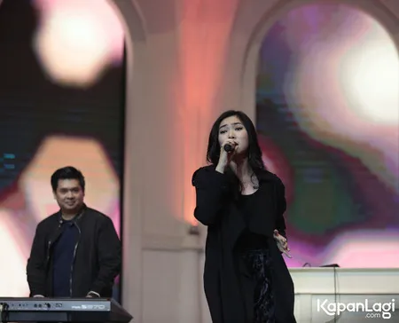 Foto Isyana Sarasvati