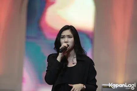 Foto Isyana Sarasvati