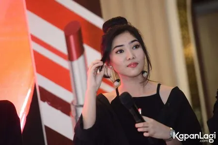 Foto Isyana Sarasvati