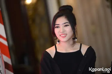 Foto Isyana Sarasvati