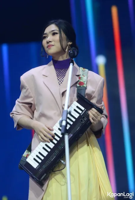 Foto Isyana Sarasvati